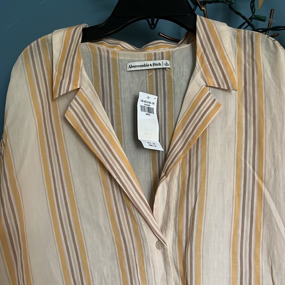Shirt - Picture 2 of 3